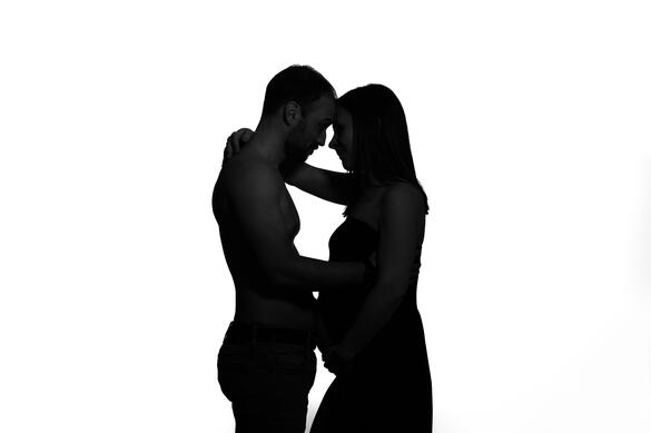 Portrait grossesse en studio, lumière douce, Guebwiller